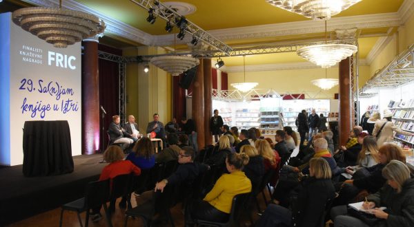 03.12.2023., Pula: Na pulskom Sajmu knjige, predstavljeni su finalisti nagrade Fric. Photo: Sasa Miljevic/PIXSELL