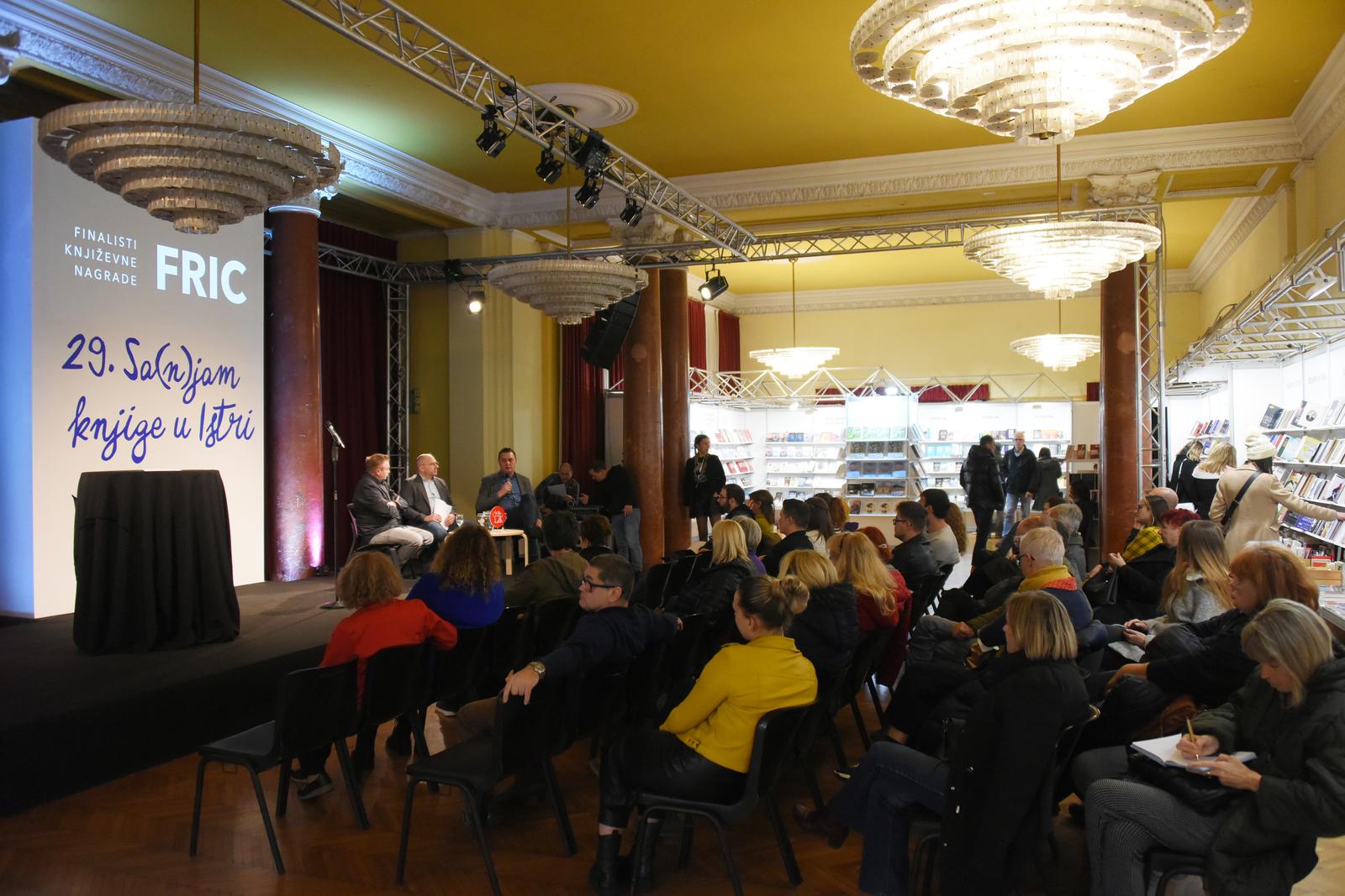 03.12.2023., Pula: Na pulskom Sajmu knjige, predstavljeni su finalisti nagrade Fric. Photo: Sasa Miljevic/PIXSELL