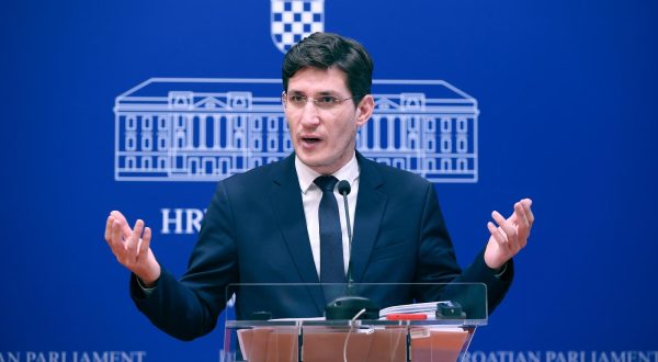 04.12.2023., Zagreb - Na konferenciji za medije Kluba zastupnika Mosta odrzanoj u Saboru o temi: „Imaju li HEP-ove donacije prema opcini Jelsa veze s Barbaricevom nelegalnom vilom na Hvaru?“ govorio je zastupnik Zvonimir Troskot.
 Photo: Patrik Macek/PIXSELL