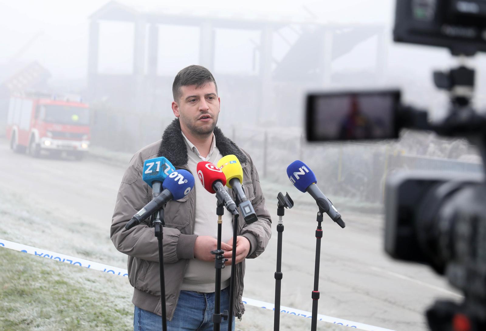 04.12.2023.,Zagreb - Jutros je na Jakusevcu doslo do novog odrona smeca, a ozlijedjene su dvije osobe..Od 7. 55 sati zatvorena je Sajmisna cesta od Micevca do Jakusevca u smjeru zapada, amjesto dogadjaja je osigurano.Pavao Barbarić iz Novog sindikata podružnice Čistoća Photo: Emica Elvedji/PIXSELL