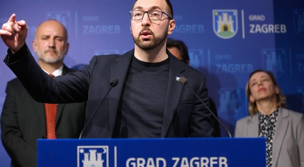 04.12.2023., Zagreb - Gradonacelnik Zagreba Tomislav Tomasevic na konferenciji za medije u Gradskoj upravi na Trgu Stjepana Radica na temu odrona na Jakusevcu. Photo: Goran Stanzl/PIXSELL