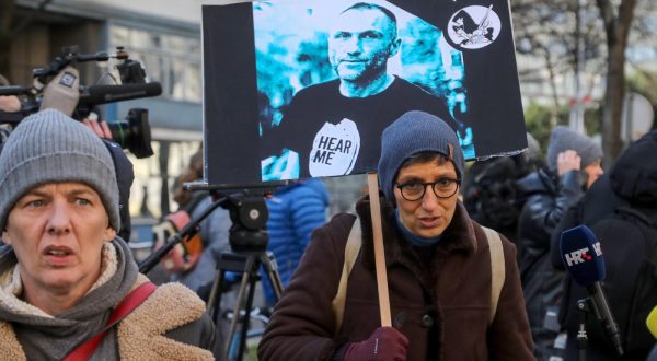 05.02.2023., Zagreb - Prosvjed pod nazivom “Oprostite sto smetam, ne mogu disati" organiziralo je Hrvatsko novinarsko drustvo koje sest mjeseci nakon smrti novinara Vladimira Matijanica porucuje da ustraje na istrazi o propustima u njegovom lijecenju te smjeni ministra zdravstva Vilija Berosa. Photo: Zeljko Hladika/PIXSELL