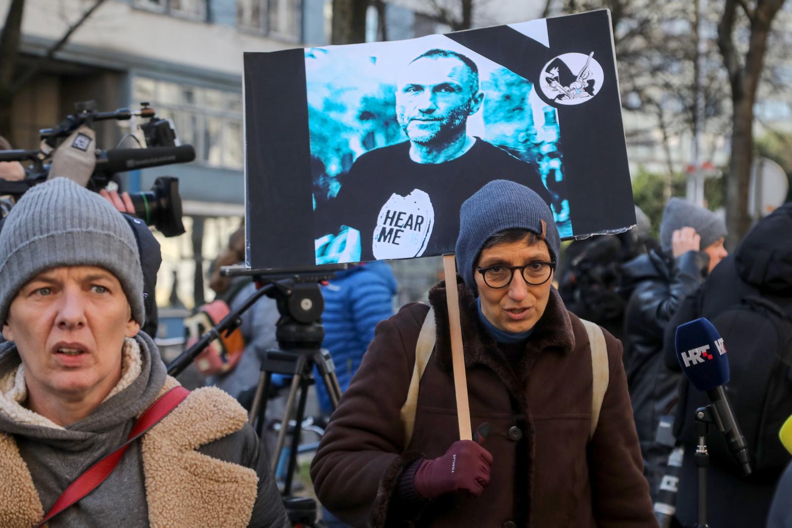 05.02.2023., Zagreb - Prosvjed pod nazivom “Oprostite sto smetam, ne mogu disati" organiziralo je Hrvatsko novinarsko drustvo koje sest mjeseci nakon smrti novinara Vladimira Matijanica porucuje da ustraje na istrazi o propustima u njegovom lijecenju te smjeni ministra zdravstva Vilija Berosa. Photo: Zeljko Hladika/PIXSELL