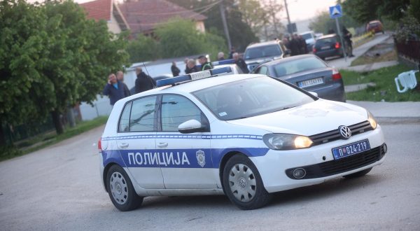 05.05.2023., Dubona, Srbija - Policija osigurava podrucje u selu Dubona kod Mladenovca gdje je sinoc doslo do pucnjave u kojoj je ubijeno osmero ljudi, a ranjeno ih je najmanje 15. Policija je pokrenula akciju "Vihor" i na teren poslala sve raspolozive snage. Photo: Armin Durgut/PIXSELL