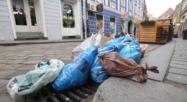 05.12.2023., Zagreb - Odlagaliste Jakusevac zatvoreno je tek nesto vise od 24 sata, a centar Zagreba vec "krase" neodvezene vrecice sa smecem i pune kante.  Photo: Patrik Macek/PIXSELL