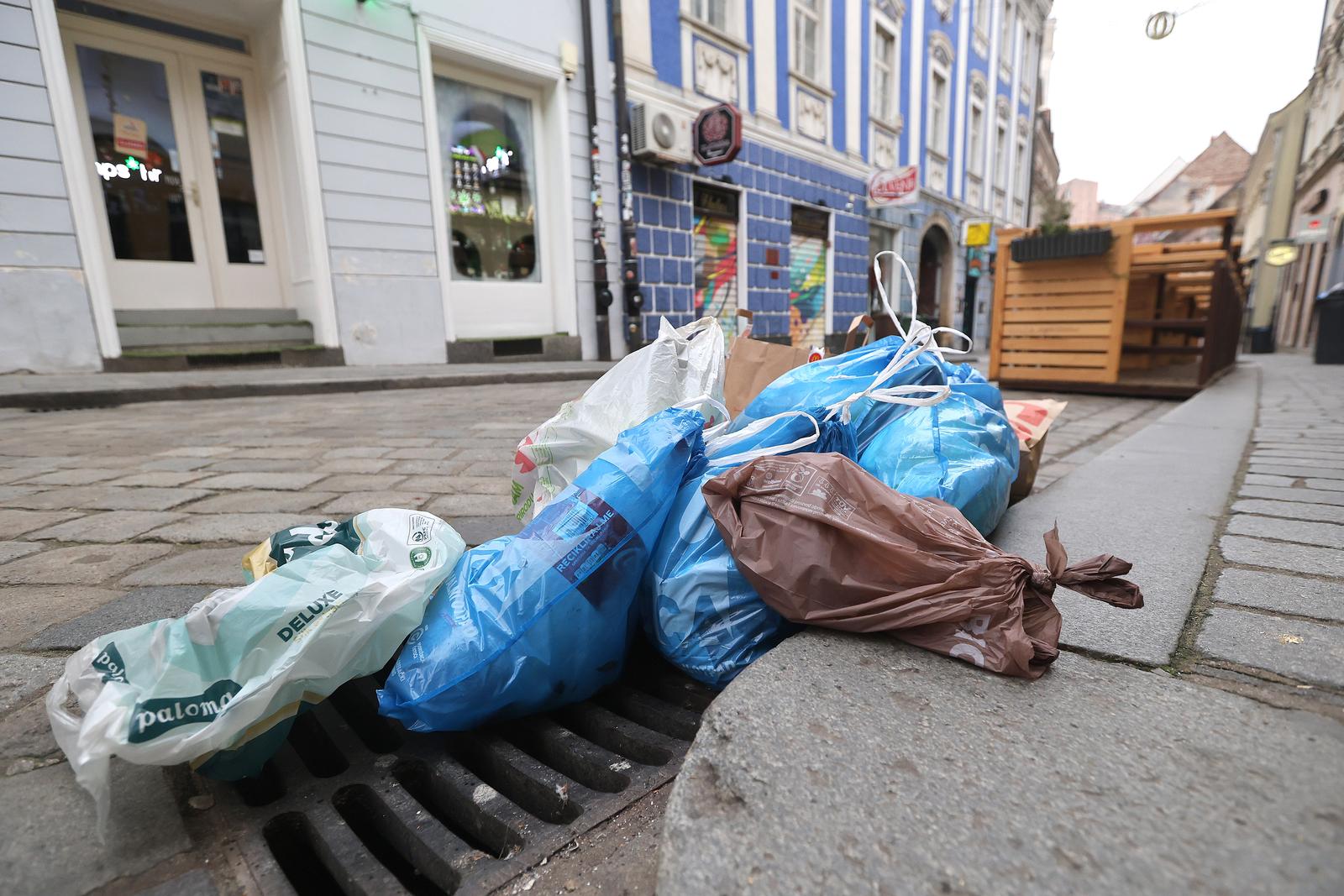 05.12.2023., Zagreb - Odlagaliste Jakusevac zatvoreno je tek nesto vise od 24 sata, a centar Zagreba vec "krase" neodvezene vrecice sa smecem i pune kante.  Photo: Patrik Macek/PIXSELL
