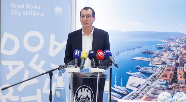 5.12.2023., Rijeka - Prezentacija projektnog koncepta multifunkcionalnog kompleksa Stadiona Kantrida. Na kojoj su sudjelovali gradonacelnik Marko Filipovic, primorsko-goranski zupan Zlatko Komadina, potpredsjednik Vlade i ministar mora, prometa i infrastrukture Oleg Butkovic, predsjednik HNK Rijeke Damir Mišković i arhitekt Sinisa Zdjelar. Photo: Nel Pavletic/PIXSELL