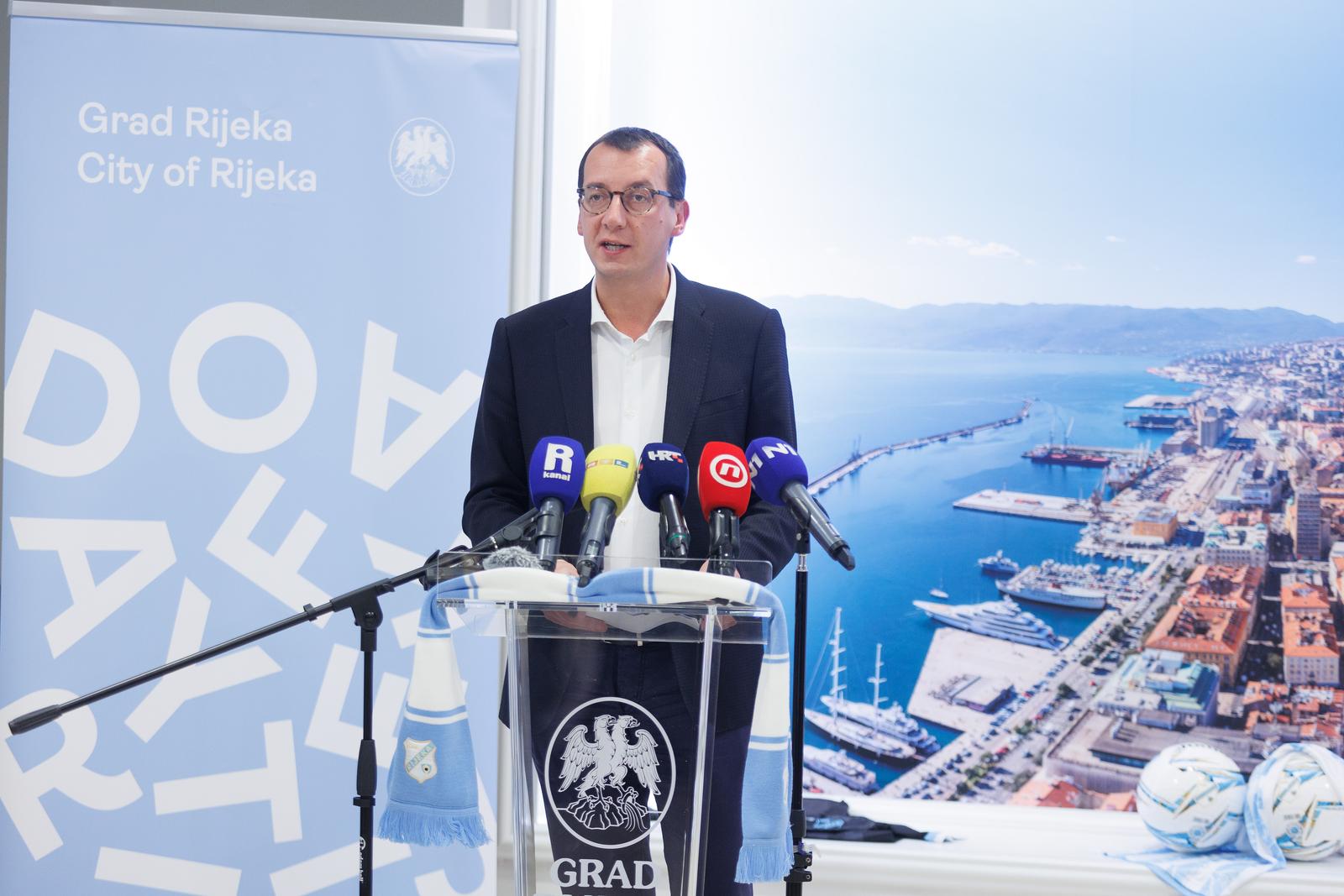5.12.2023., Rijeka - Prezentacija projektnog koncepta multifunkcionalnog kompleksa Stadiona Kantrida. Na kojoj su sudjelovali gradonacelnik Marko Filipovic, primorsko-goranski zupan Zlatko Komadina, potpredsjednik Vlade i ministar mora, prometa i infrastrukture Oleg Butkovic, predsjednik HNK Rijeke Damir Mišković i arhitekt Sinisa Zdjelar. Photo: Nel Pavletic/PIXSELL