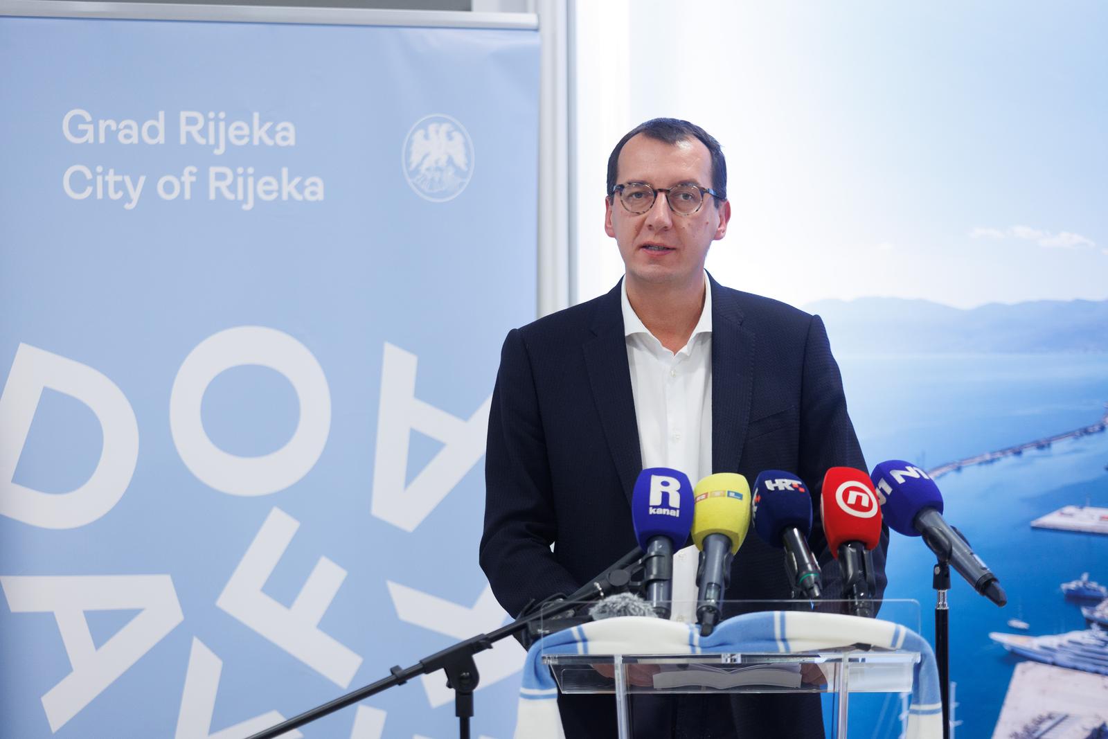 5.12.2023., Rijeka - Prezentacija projektnog koncepta multifunkcionalnog kompleksa Stadiona Kantrida. Na kojoj su sudjelovali gradonacelnik Marko Filipovic, primorsko-goranski zupan Zlatko Komadina, potpredsjednik Vlade i ministar mora, prometa i infrastrukture Oleg Butkovic, predsjednik HNK Rijeke Damir Mišković i arhitekt Sinisa Zdjelar. Photo: Nel Pavletic/PIXSELL