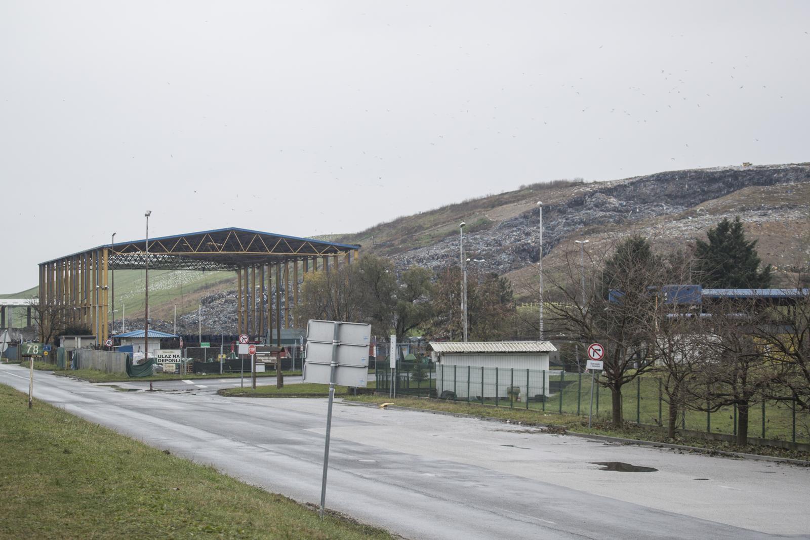 06.12.2023., Zagreb - Policijski  ocevid na odlagalistu otpada Jakusevcu jos uvijek traje nakon sto se prije dva dana dogodio novi odron smeca  u kojem su ozlijedjene dvije osobe. Photo: Zeljko Lukunic/PIXSELL
