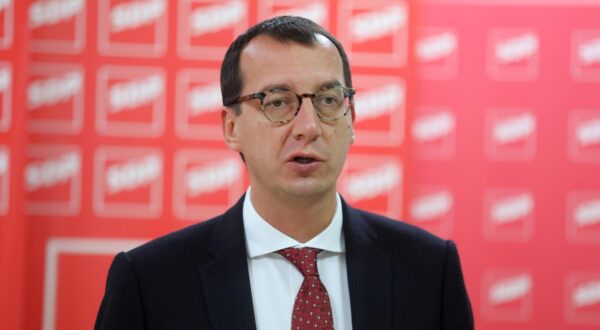 06.12.2023., Rijeka - Konferencija za novinare predsjednika SDP-a Pedje Grbina, predsjednika gradskog odbora SDP-a Rijeke Marka Filipovica i predsjednika zupanijskog SDP-a Ivice Lukanovica. Photo: Goran Kovacic/PIXSELL
