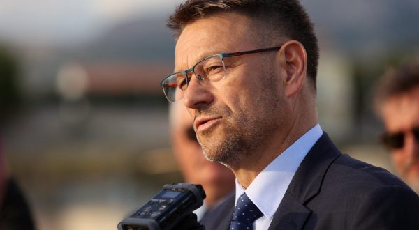 07.09.2023.- Solin- Potpredsjednik Vlade i ministar Oleg Butkovic boravit   u posjetu Splitsko - dalmatinskoj zupaniji, povodom uvodjenja izvodjaca radova na dva prometna projekta: izgradnji dijela projekta Brza cesta Trogir - Omis, dionica od cvorista Mravince do cvora TTTS te izgradnji dodatne rampe na denivelaciji križanja DC8 (obilaznica Splita) i DC432. Dalibor Nincevic gradonacelnik Solina Photo: Ivana Ivanovic/PIXSELL