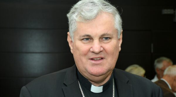 07.09.2023.,Sisak - Predstavljanje monografije „Zrin – u spomen zrtvama genocida“ autora Damira Borovcaka odrzano je u sjedistu Sisace biskupije. O knjizi su uz autora govorili sisacki biskup Vlado Kosic, krcki biskup Ivica Petanjak, ravnatelj Zaklade za gradnju crkve u Zrinu mons. Marko Cvitkusic te povratnica iz Australije Branka Cubelic.Vlado Kosic, sisacki biskup.
  Photo: Nikola Cutuk/PIXSELL