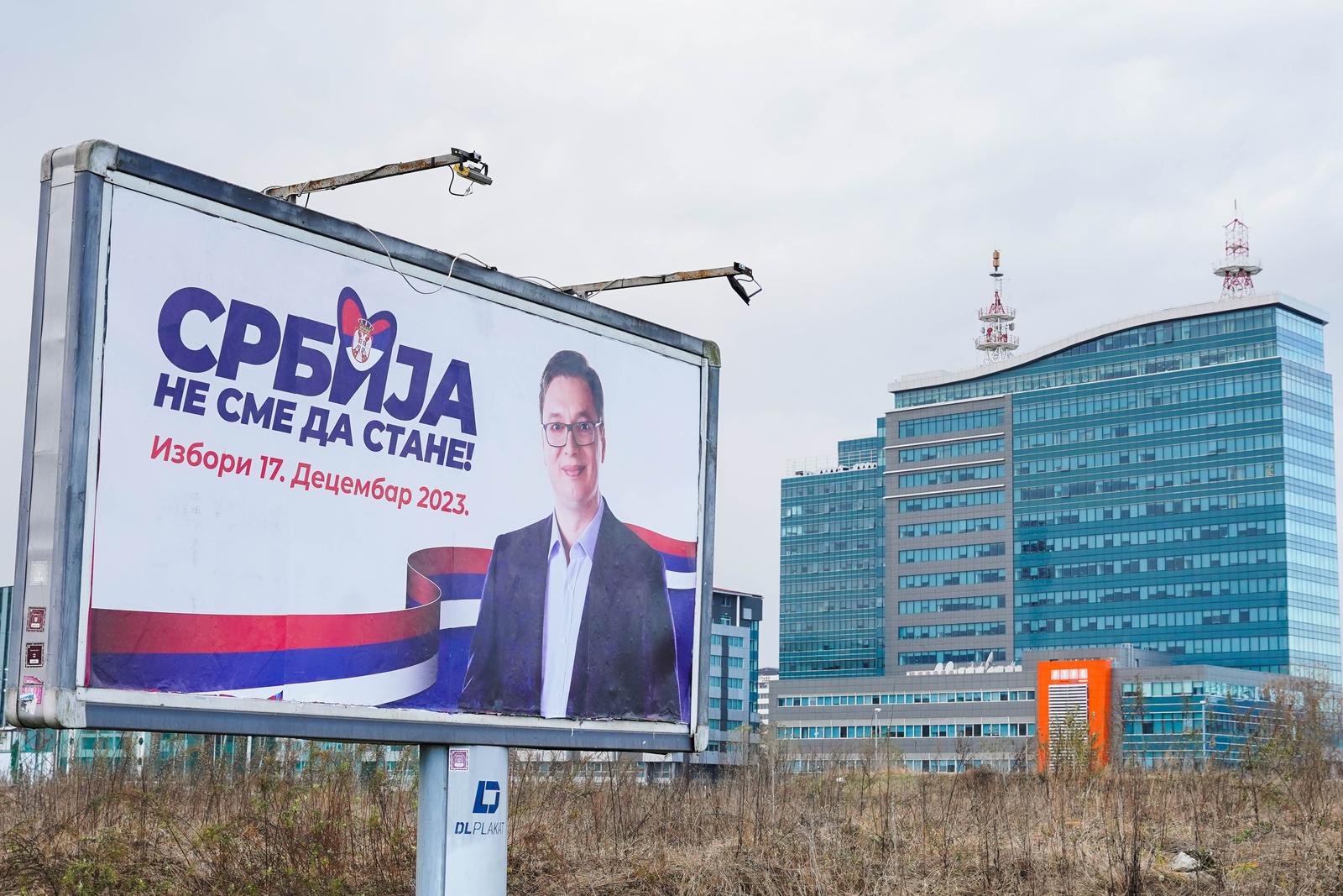 07.12.2023., Banja Luka, Bosna i Hercegovina - Iako se izvanredni parlamentarni izbori odrzavaju u Srbiji 17. prosinca, cak i u Banja Luci je vec vidljiva kampanja na bilbordima. Za sada su na bilbordima sirom najveceg grada RS prisutni samo Aleksandar Vucic i Ivica Dacic sa svojim politickim sloganima. Photo: Dejan Rakita/PIXSELL