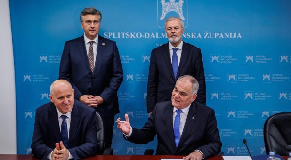 07.12.2023., Split - Posjet Andreja Plenkovica i Branka Bacica Uredu Zupanije Splitsko-dalmatinske te potpisivanje ugovora sa bivsim radnicima Dalmacijavina. Photo: Zvonimir Barisin/PIXSELL