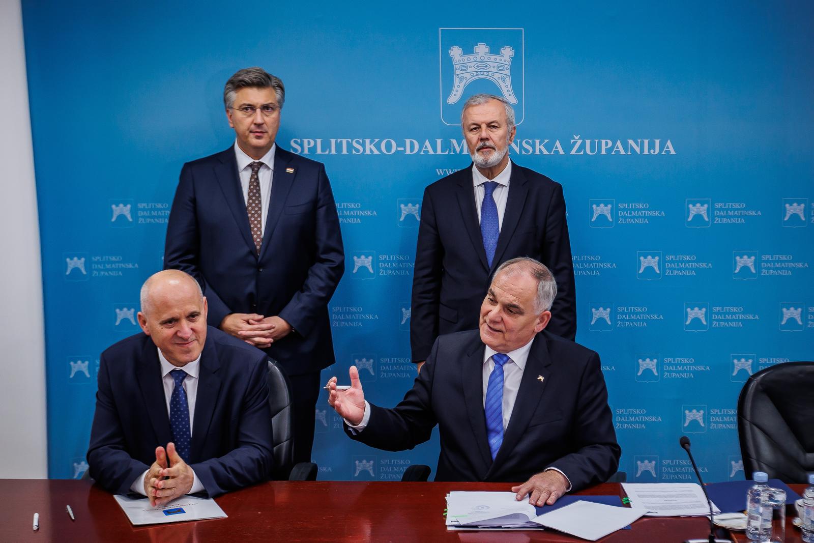 07.12.2023., Split - Posjet Andreja Plenkovica i Branka Bacica Uredu Zupanije Splitsko-dalmatinske te potpisivanje ugovora sa bivsim radnicima Dalmacijavina. Photo: Zvonimir Barisin/PIXSELL
