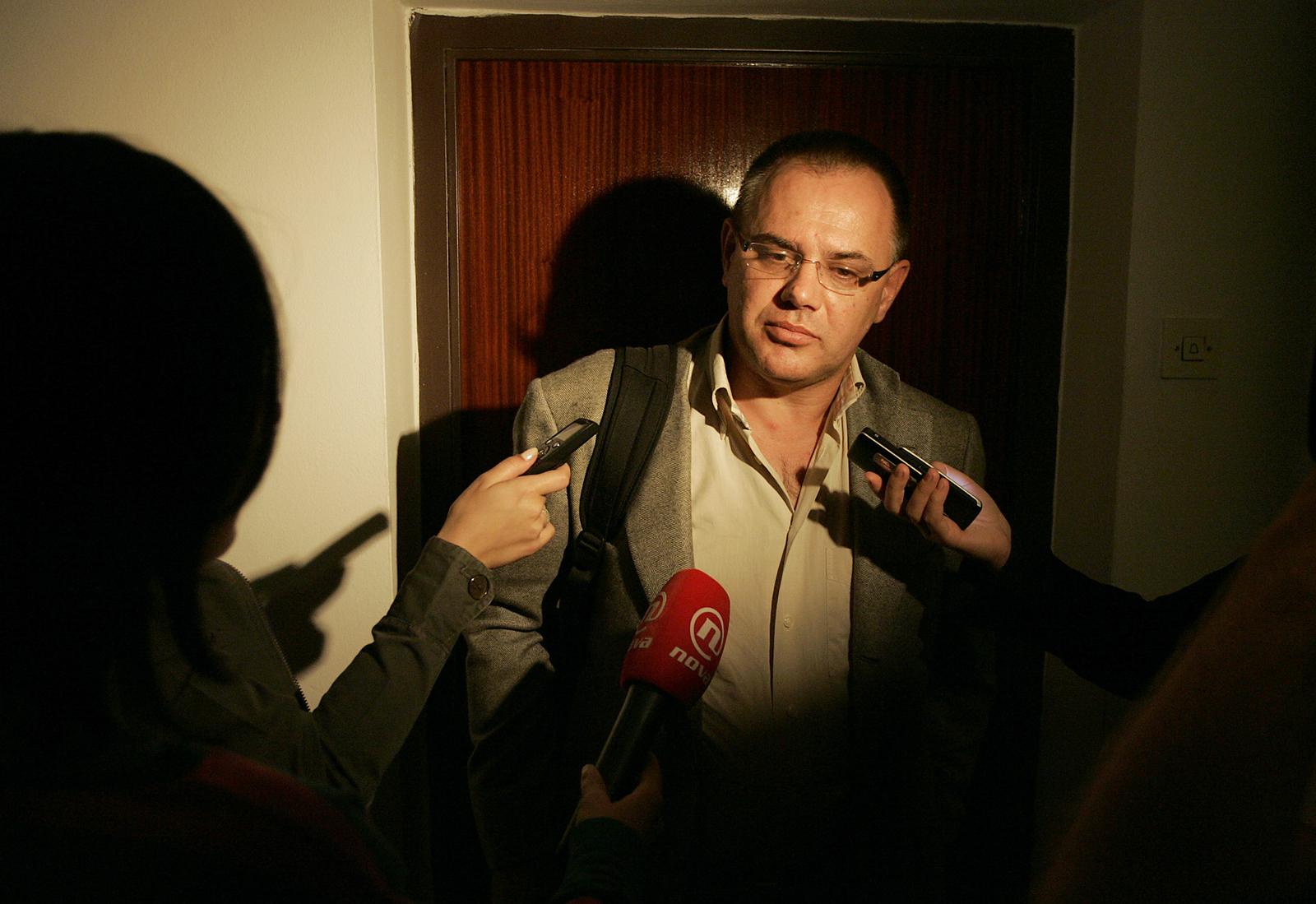 02.10 2007., Zagreb, Ilica 107 - Ivo Pukanic i Mirjana Pukanic susrecu se sa obiteljskim problemima. Jaka ekplozija odjeknula je u Vlaskoj ulici ispred zgrade NCL grupe. u kojoj je smjestena redakcija tjednika Nacional. Bomba je eksplodirala ispod Pukaniceva Lexusa. U eksploziji ubijen je sef Nacionala Ivo Pukanic i direktor marketinga Nikola Franjic.r"nPhoto: Jurica Galoic/PIXSELL