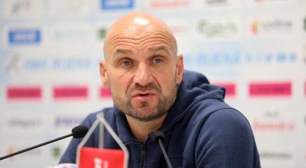 08.12.2023., Rijeka - Konferencija za novinare u press centru stadiona na Rujevici. Trener HNK Rijeke Zeljko Sopic i igrac Marijan Cabraja. Photo: Goran Kovacic/PIXSELL