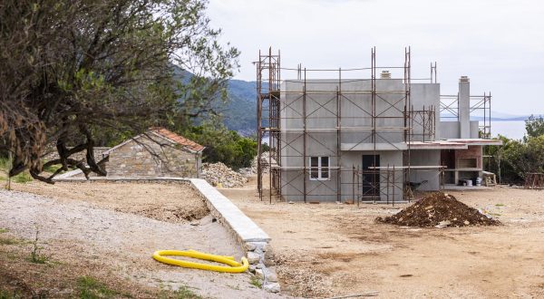 09.05.2023., Hvar - Kuca na Hvaru koju navodno ilegalno gradi predsjednik uprave HEP-a Frane Barbaric. Photo: Milan Sabic/PIXSELL