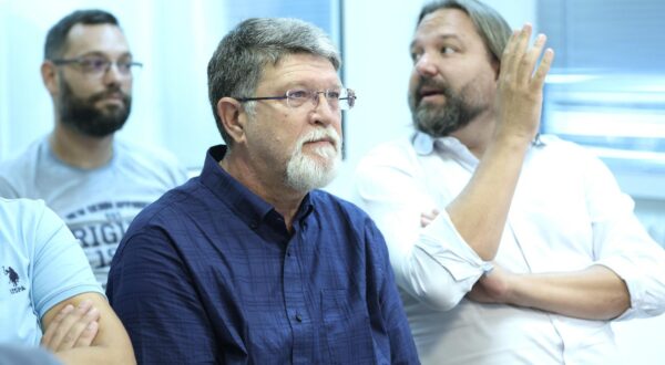 09.09.2023., Zagreb - Sjednica Glavnog odbora SDP-a na kojoj se napocetku svima obratio predsjednik stranke Pedja Grbin. Tonino Picula Photo: Sanjin Strukic/PIXSELL