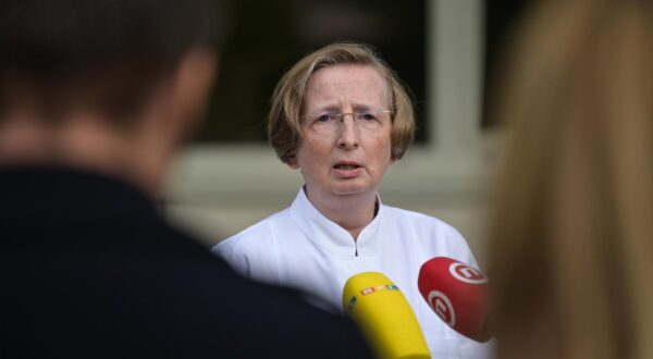 09.11.2021., Zagreb -  Veleposlanstvo SAD-a urucilo je donaciju uredjaja vrijednog vise od milijun kuna dijagnostickom laboratoriju klinike za infektivne bolesti Fran Mihaljevic. Photo: Igor Soban/PIXSELL