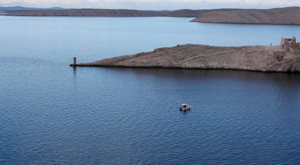 09.12.2023., Rtina - Potraga za nestalim ribarem zavrsila tragicno. Tijelo nestalog 29-godisnjeg ribara iz Rtine pronadjeno je u prijepodnevnim satima kod Paskog mosta. Photo: Sime Zelic/PIXSELL