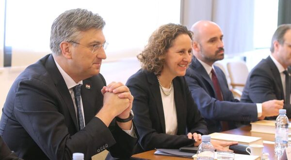 10.05.2022., Zagreb - Predsjednik Vlade Andrej Plenkovic sastao se s clanovima Stalnog vijeca HBK na celu sa zadarskim nadbiskupom i predsjednikom HBK Zelimirom Puljicem. 
 Photo: Goran Stanzl/PIXSELL