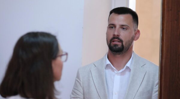 10.07.2023.,Split-Stop nasilju nad duznosnicima i sluzbenicima koji uvode red porucili su na konferenciji za medije gradonacelnik Splita Ivica Puljak, zamjenik gradonacelnika Bojan Ivosevic i procelnica Upravnog odjela za gradsku imovinu Maja Derek Photo: Ivo Cagalj/PIXSELL