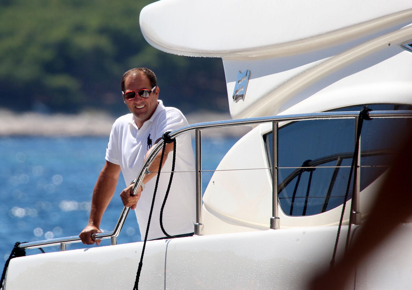 08.08.2010., Hvar - Igor Stimac sa djevojkom Lanom Bucat dosao je na Hvar i popio kavu sa svojim prijateljem Pjerinom Bebicem.rPhoto: Marko Lukunic/PIXSELL