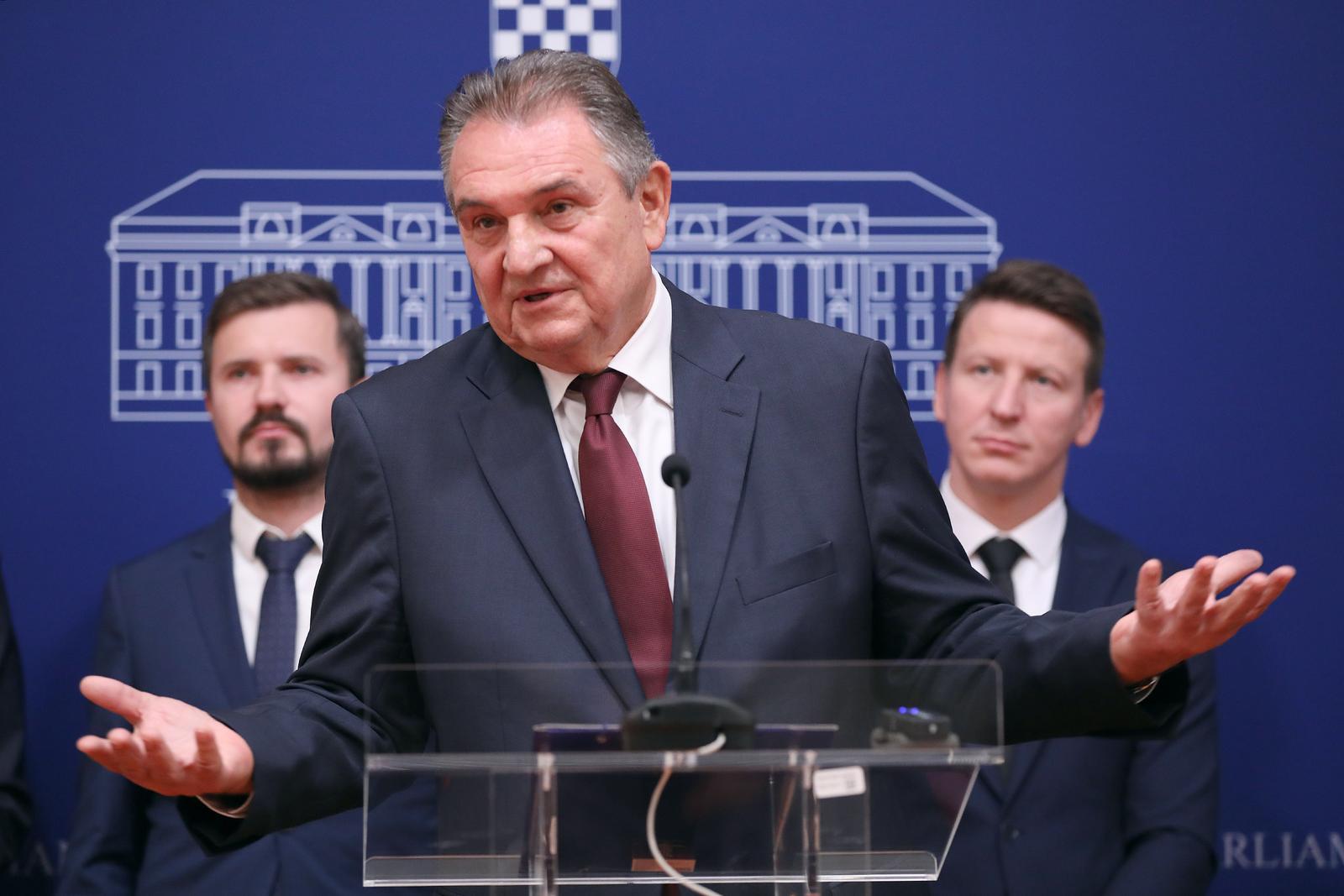 10.11.2023., Zagreb - Na konferenciji za medije Kluba zastupnika Fokusa i Reformista odrzanoj u Saboru o temi  "Ilegalne migracije i reakcija Vlade Republike Hrvatske" govorili su Dario Zurovec, Damir Bajs, Natalija Martincevic, Davor Nadji i Radimir Cacic. Photo: Patrik Macek/PIXSELL