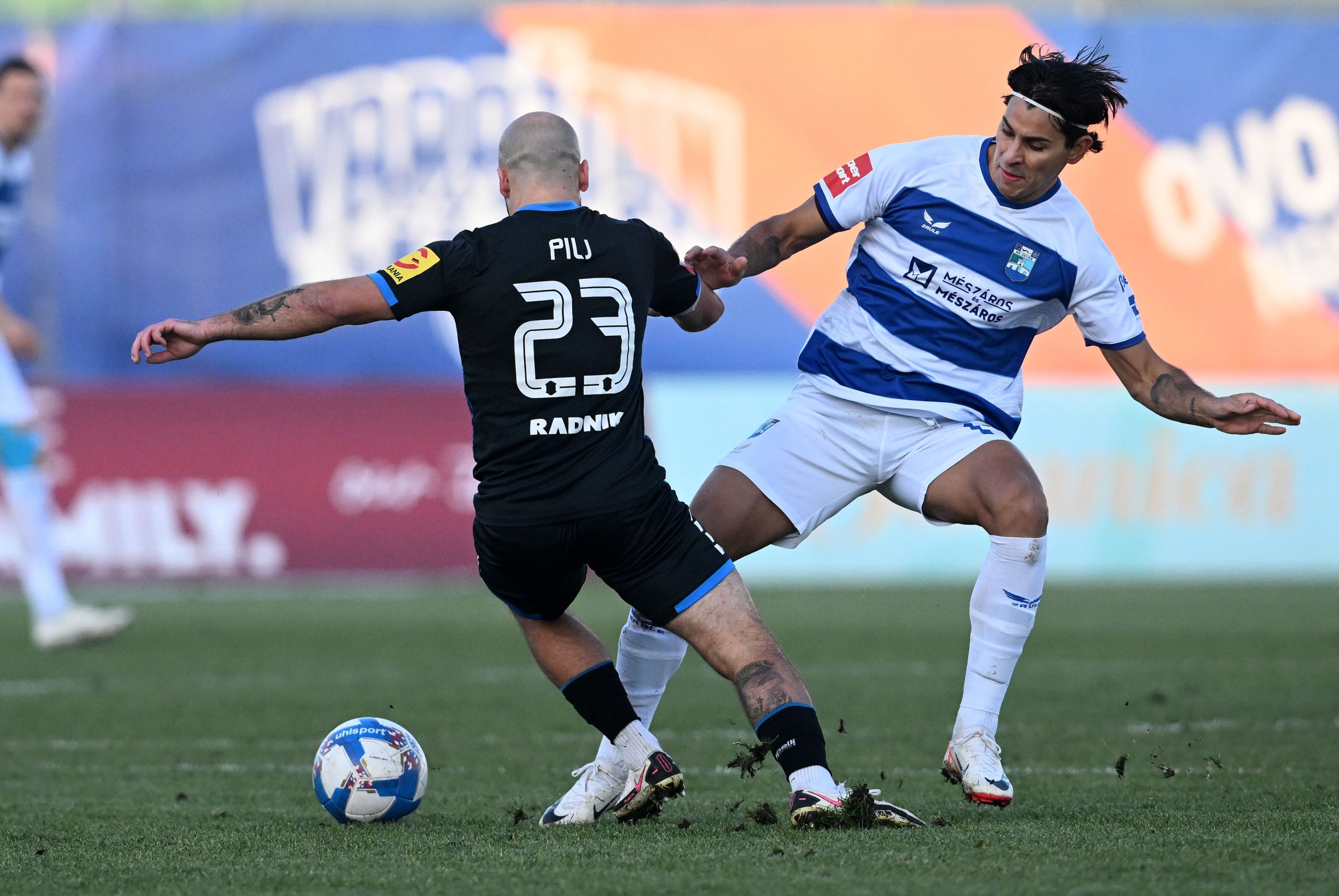 10.12.2023., stadion Varteks, Varazdin - SuperSport HNL, 18. kolo, NK Varazdin - NK Osijek. Marin Pilj, Ramon Mierez Photo: Marko Lukunic/PIXSELL