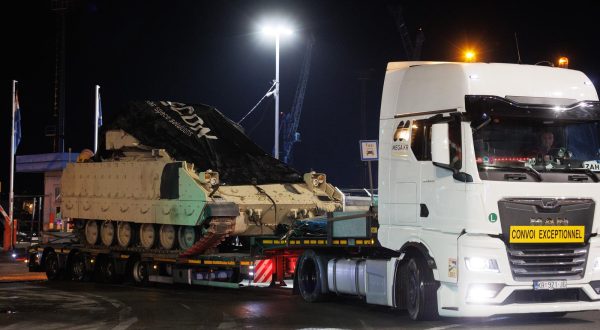 10.12.2023, Rijeka -  Konvoj sastavljen od sedam kamiona i 22 Bradleya krenuo iz rijecke luke prema Slavonskom Brodu.  Photo: Nel Pavletic/PIXSELL