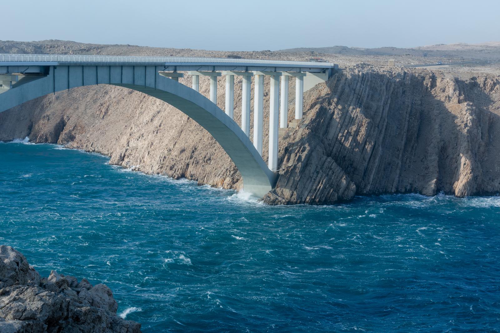 11.01.2022., Pag - Orkanska bura radi probleme u prometu s kopna na otok Pag Photo: Sime Zelic/PIXSELL