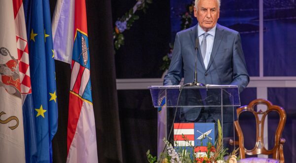 11.05.2022., Kazaliste Marina Drzica, Dubrovnik - Svecana sjednica Skupstine Dubrovacko-neretvanske zupanije uoci Dana zupanije i blagdana svetog Leopolda Mandica.
   Photo: Grgo Jelavic/PIXSELL
