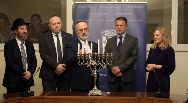 12.12.2023., Zagreb -  Predsjednik Hrvatskoga sabora Gordan Jandroković sudjeluje u ceremoniji paljenja svjećice na hanukiji povodom židovskog blagdana svjetla – Hanuke koja će se održati u organizaciji voditeljice Međuparlamentarne skupine prijateljstva Hrvatska-Izrael Marijane Petir u Hrvatskom saboru.  Photo: Zeljko Hladika/PIXSELL