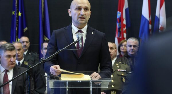 12.12.2023.,Zagreb, Pleso, vojarna Pukovnik Marko Živkovic. Predsjednik Republike i vrhovni zapovjednik Oruzanih snaga Republike Hrvatske Zoran Milanovic,te ministar Obrane RH Ivan Anusic sudjelovali  na proslavi 32. obljetnice osnutka Hrvatskoga ratnog zrakoplovstva, kojom prilikom su dodjeljena odlikovanja i priznanja, djelatnicima RZ a
  Photo: Robert Anic/PIXSELL
