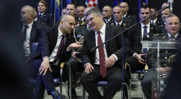 12.12.2023.,Zagreb, Pleso, vojarna Pukovnik Marko Živkovic. Predsjednik Republike i vrhovni zapovjednik Oruzanih snaga Republike Hrvatske Zoran Milanovic,te ministar Obrane RH Ivan Anusic sudjelovali  na proslavi 32. obljetnice osnutka Hrvatskoga ratnog zrakoplovstva, kojom prilikom su dodjeljena odlikovanja i priznanja, djelatnicima RZ a
  Photo: Robert Anic/PIXSELL