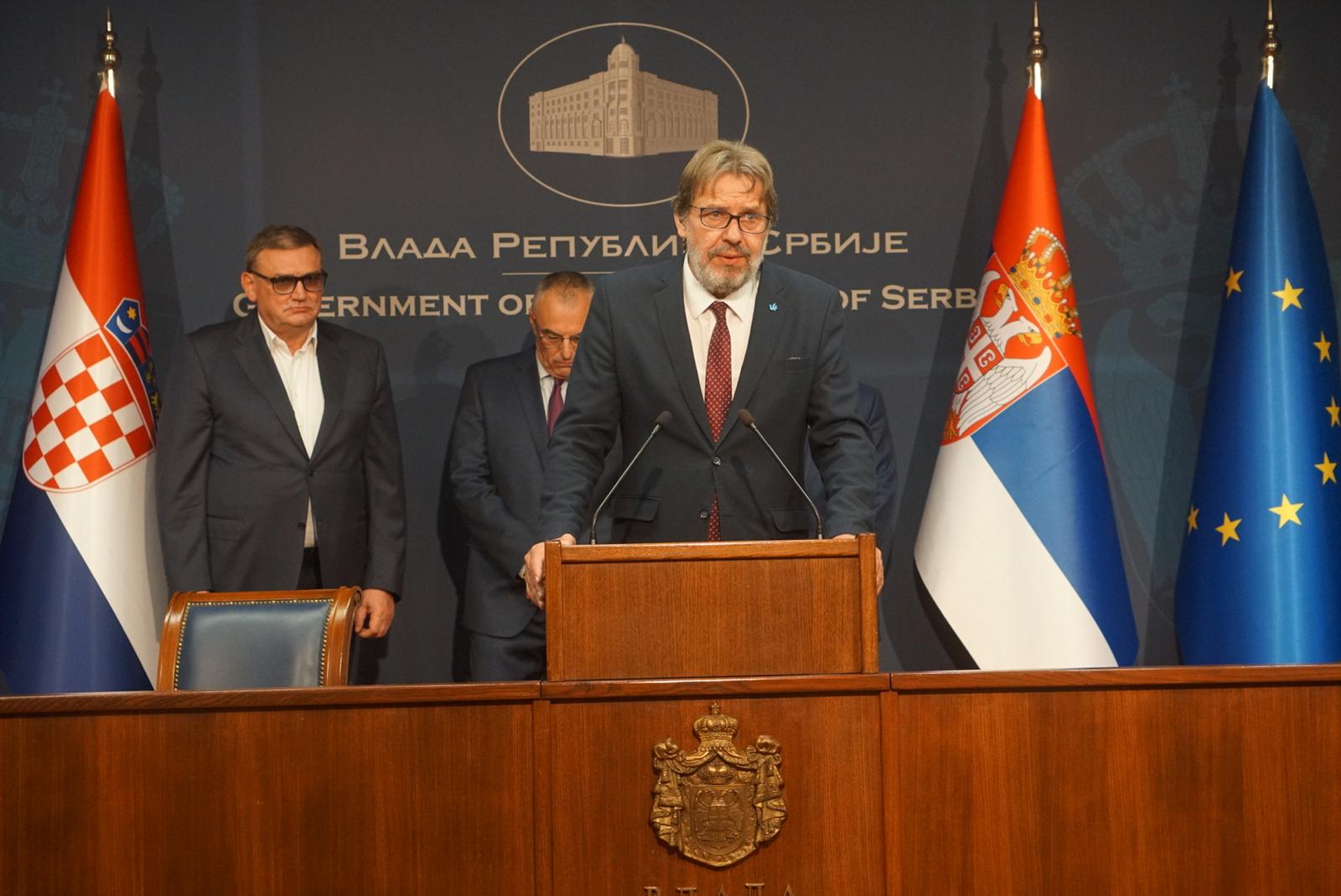 13, July, 2023, Belgrade - The signing of the Memorandum on Business Cooperation between "Roads of Serbia" and "Croatian Highways", which will enable integrated toll collection on highways through the two countries, and from September, drivers from Serbia and Croatia will be able to pass toll booths in both countries without waiting. Tomislav Zigmanov.    

13, jul, 2023, Beograd - Potpisivanje Memoranduma o poslovnoj saradnji izmedju "Puteva Srbije" i "Hrvatskih autocesta", kojim ce biti omogucena integrisana naplata putarine na autoputevima kroz dve zemlje, a od septembra vozaci iz Srbije i Hrvatske prolaziti naplatne rampe u obe zemlje bez cekanja.     Photo: M.M./ATAImages/PIXSELL