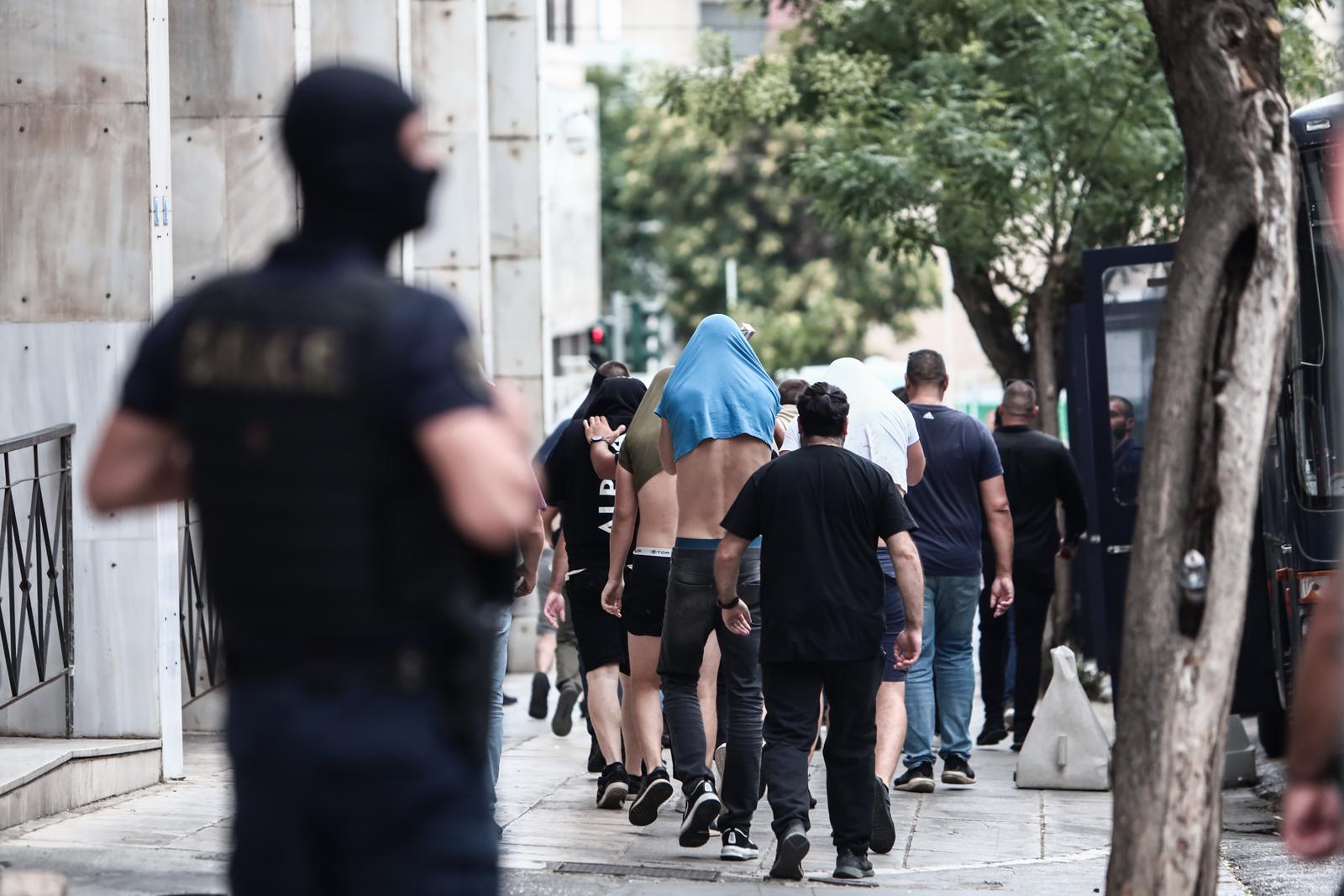 13.08.2023., Atena, Grcka - Poslejdnja skupina privedenih navijaca izlazi pred skudskog istrazitelja izjasniti se o optzbama koje im se stavljau na teret. Inace, svi do sada navijacima koji su izvedeni pred istrazitelja produzen je pritvor. Photo: KOSTAS TZOUMAS/EUROKINISSI/PIXSELL