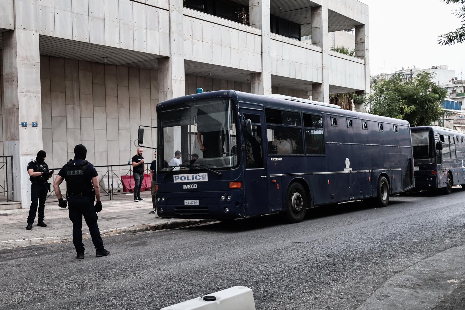 13.08.2023., Atena, Grcka - Poslejdnja skupina privedenih navijaca izlazi pred skudskog istrazitelja izjasniti se o optzbama koje im se stavljau na teret. Inace, svi do sada navijacima koji su izvedeni pred istrazitelja produzen je pritvor. Photo: KOSTAS TZOUMAS/EUROKINISSI/PIXSELL