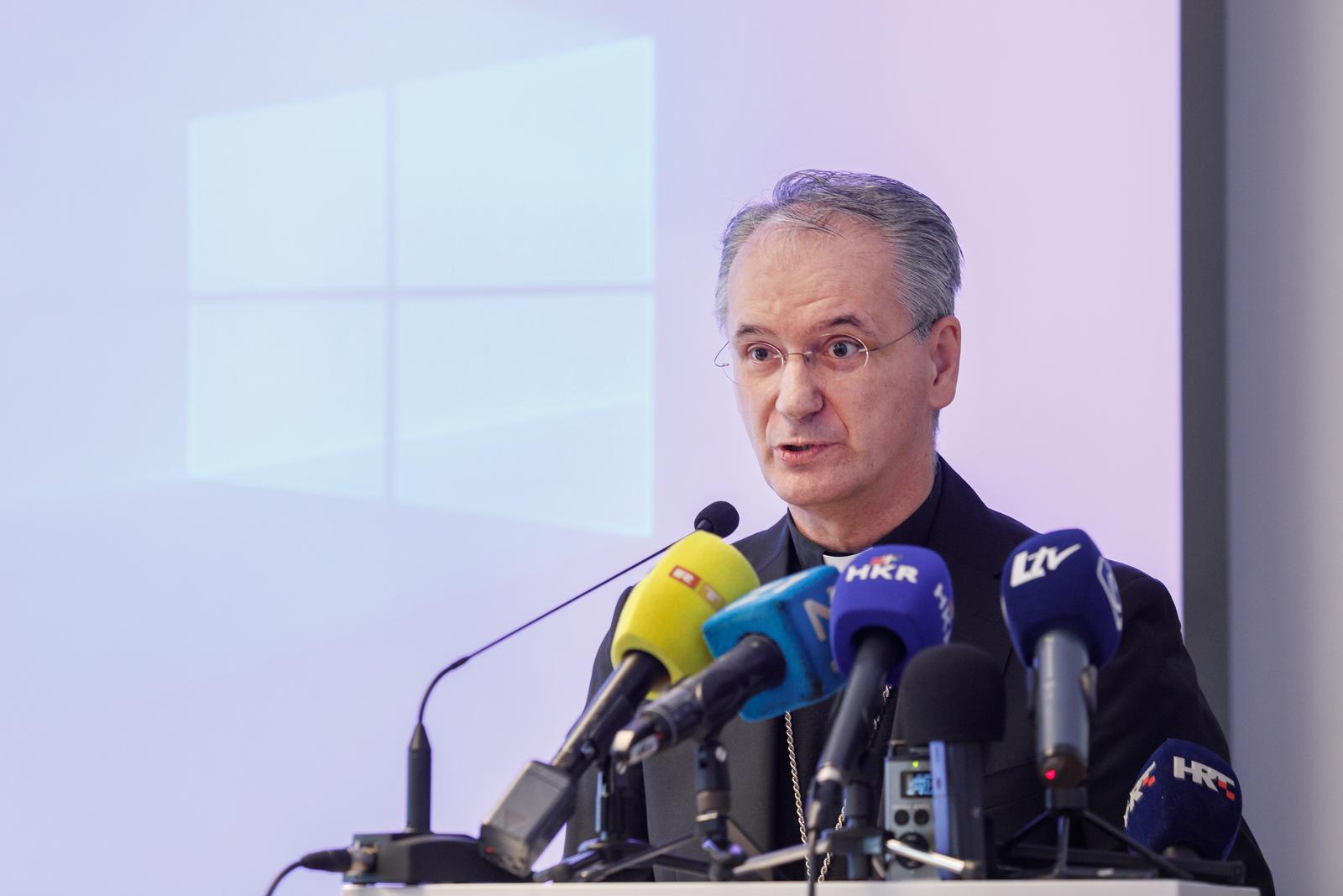 13.11.2023., Zagreb - Zagrebacki nadbiskup Drazen Kutlesa, ministar znanosti i obrazovanja Radovan Fuchs, rektor Sveucilista u Zagrebu Stjepan Lakusic i dekan Katolicko bogoslovnog fakulteta (KBF) Josip Simunovic na konferenciji za medije sluzbeno su objavili zavrsetak obnove zgrade KBF-a ostecene u potresu i povratak fakulteta u svoje sjediste.  Photo: Tomislav Miletic/PIXSELL