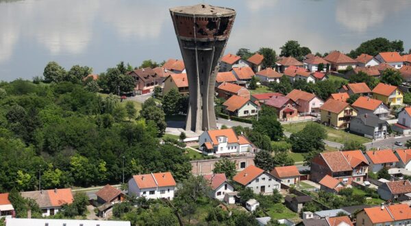 14.06.2013., Vukovar - Panoramski pogled na Dunav i poplavljene objekte uz obalu. Dunav se zbog velikog vodenog vala izlio iz korita te je dosegnuo 772 centimetra u Batini. Photo: Davor Javorovic/PIXSELL