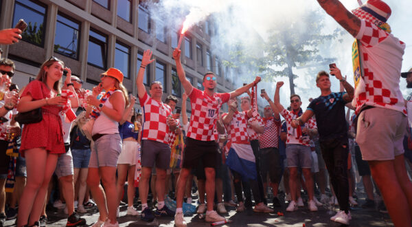14.06.2023., Rotterdam, Nizozemska - Navijaci u gradu uoci utakmice Nizozemska - Hrvatska u polufinalu Lige nacija. Photo: Luka Stanzl/PIXSELL