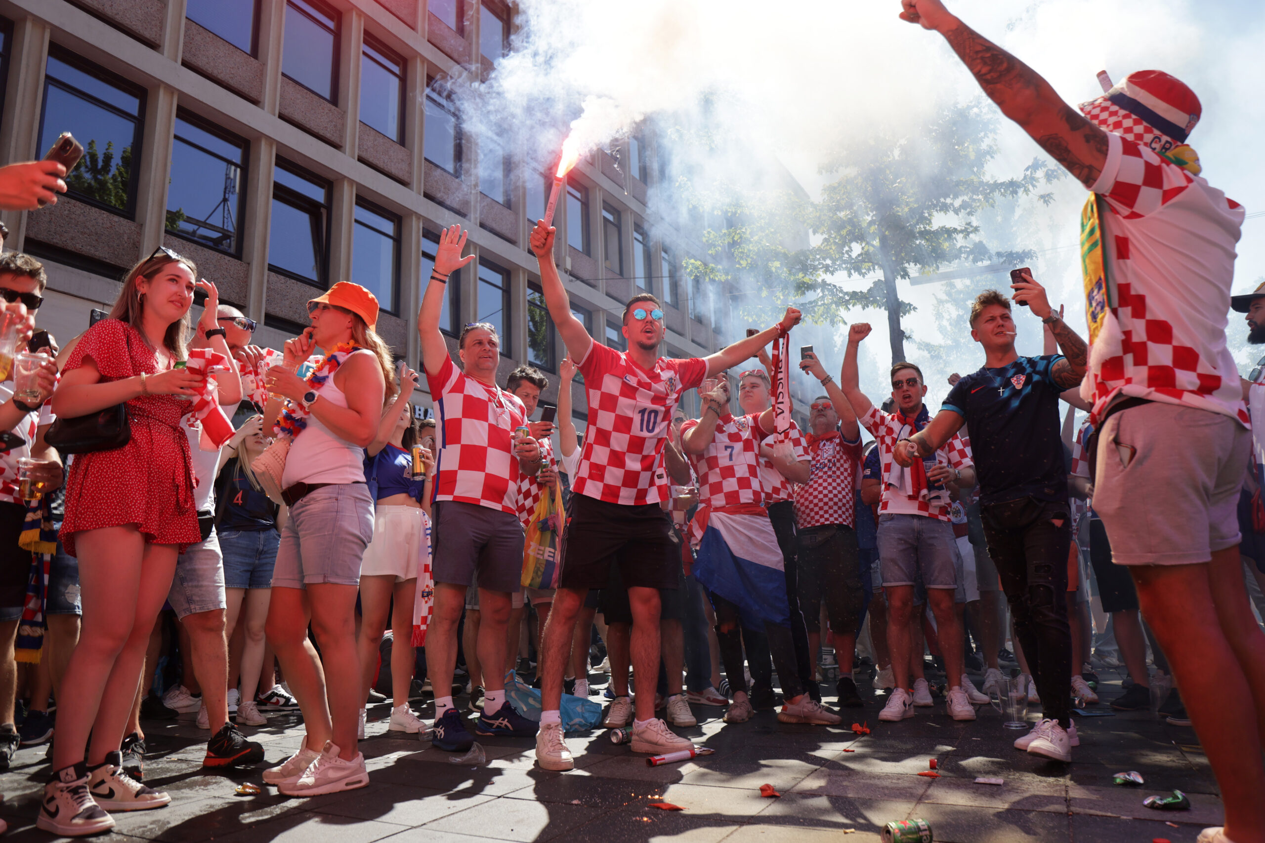14.06.2023., Rotterdam, Nizozemska - Navijaci u gradu uoci utakmice Nizozemska - Hrvatska u polufinalu Lige nacija. Photo: Luka Stanzl/PIXSELL