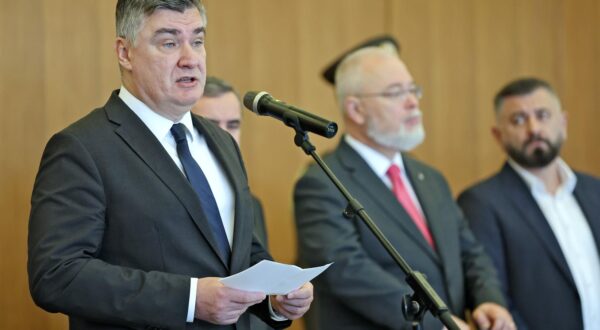 14.12.2023., Zagreb - Ured predsjednika Republike. Predsjednik Republike i vrhovni zapovjednik Oruzanih snaga Republike Hrvatske Zoran Milanovic urucio je odlikovanja braniteljima Domovinskog rata na svecanom prijemu. Photo: Sanjin Strukic/PIXSELL