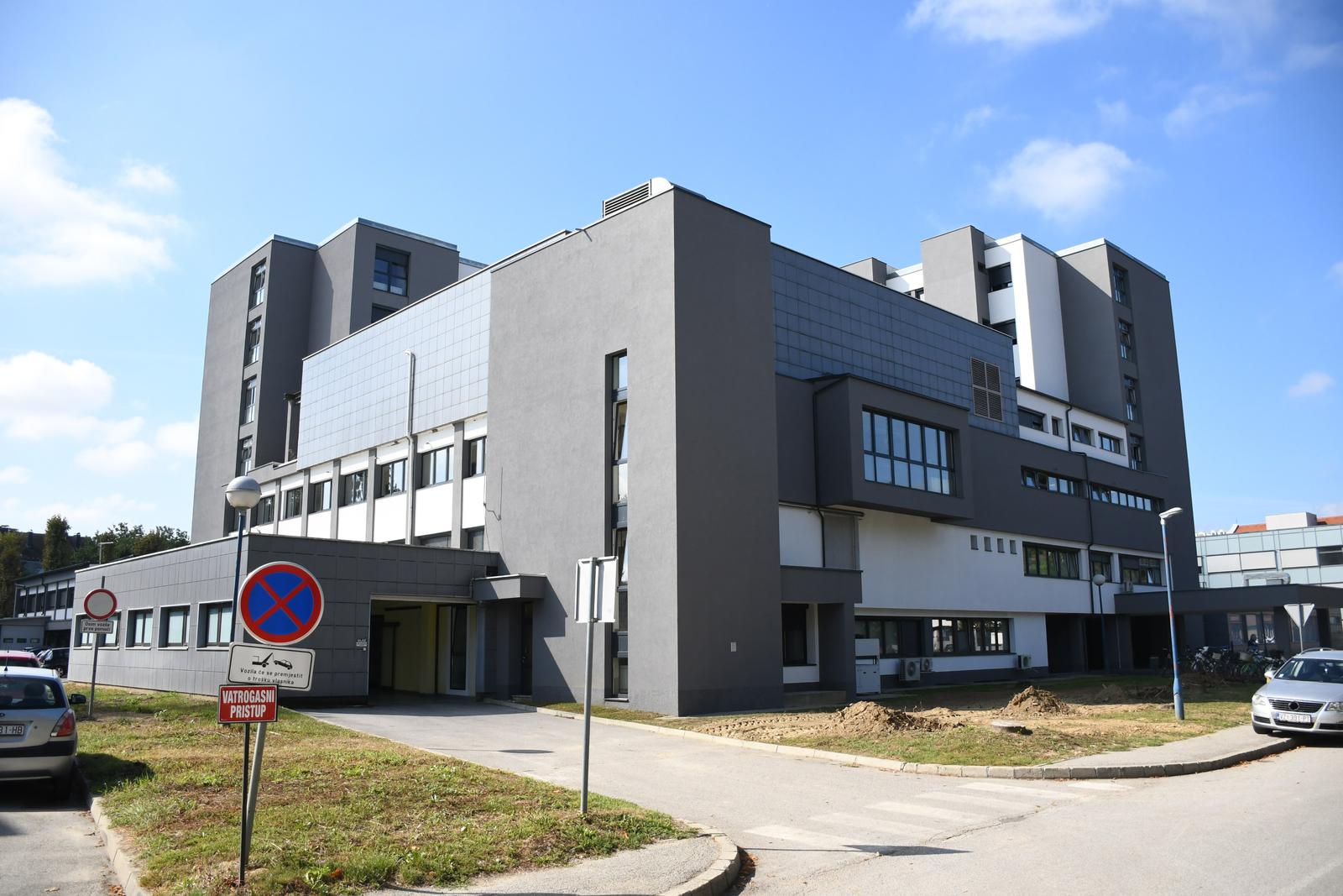 15.09.2023., Koprivnica - Ministar regionalnog razvoja i fondova Europske unije Sime Erlic  u sluzbenom je posjetu Koprivnicko - krizevackoj zupaniji.. Obisao je  projekt Opce bolnice Dr. Tomislav Bardek. U pratnji su mu bili zupan Darko Moren i ravnatelj Opce bolnice Mato Devcic.  Photo: Damir Spehar/PIXSELL