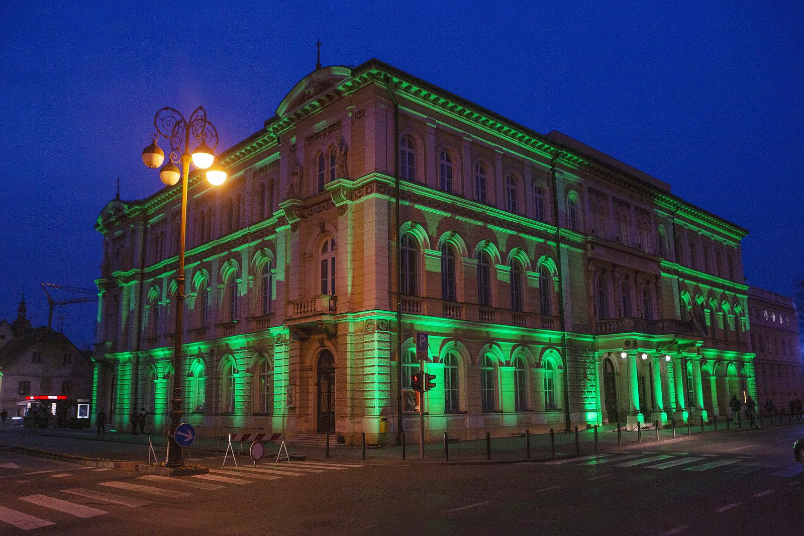 17.03.2022., Varazdin - Zgrada Hrvatskog narodnog kazalista osvijetljena je zelenom bojom povodom obiljezavanja dana svetog Patrika, a u sklopu Global Greening projekta. Photo: Branko Tezak/PIXSELL