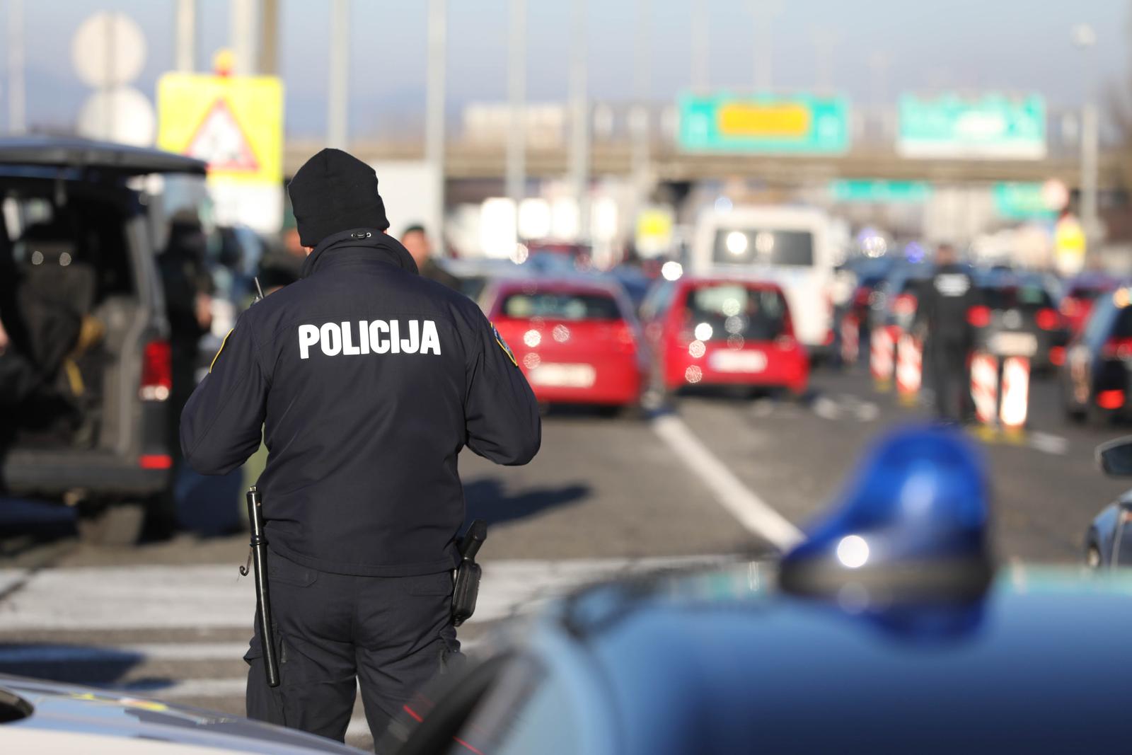 17.12.2023. Zagreb - Policija je docekala navijace Hajduka kod Luckog  Photo: Jurica Galoic/PIXSELL