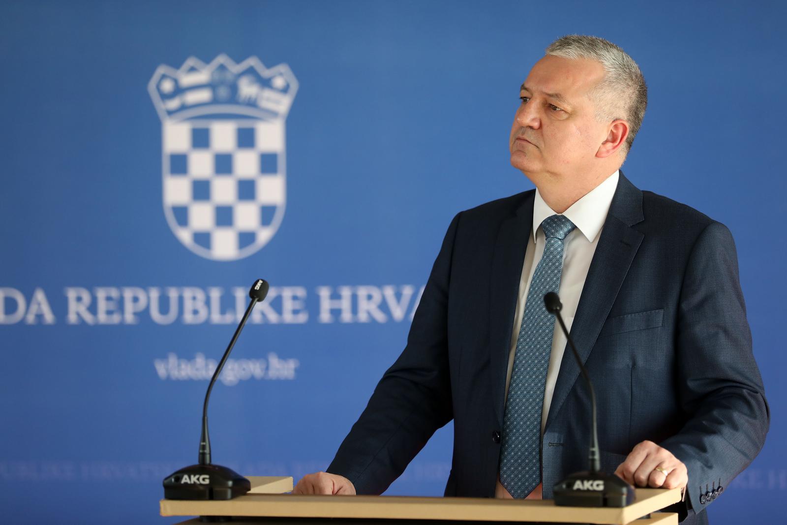 18.2.2022., Zagreb - Ministar prostornoga uredjenja, graditeljstva i drzavne imovine Darko Horvat dao je izjavu medjima prije pocetka sjednice Vlade u Nacionalnoj i sveucilisnoj knjiznici.   Photo: Marin Tironi/PIXSELL