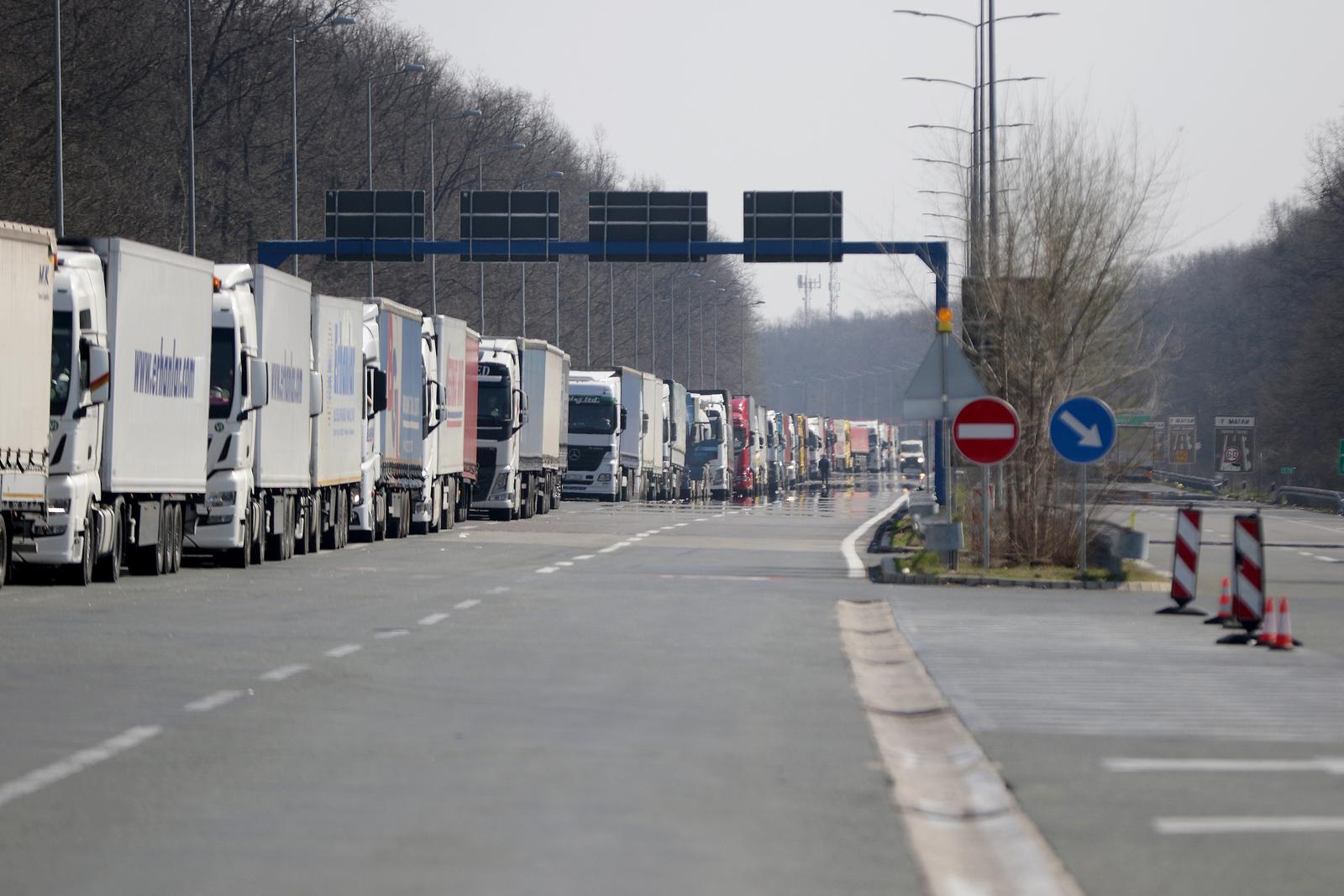 18, March, 2020, Batrovci - Border crossing point between Serbia and Croatia, Batrovci during a state of emergency throughout Serbia. Column of trucks at the border waiting to enter Croatia. Photo: Antonio Ahel/ATAImagesrr18, mart, 2020, Batrovci - Granicni prelaz izmedju Srbije i Hrvatske, Batrovci tokom vanrednog stanja na celoj teritoriji Srbije. Foto: Antonio Ahel/ATAImagesr